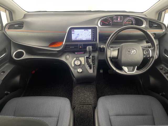 トヨタ シエンタ G 埼玉県 2015(平27)年 2.3万km シルバーM トヨタセーフティセンス/純正メモリナビ(型式：NSCP-W64)/CD/DVD/Bluetooth/フルセグ/ビルトインETC/前後ドライづレコーダー/両側パワースライドドア/HIDヘッドライト/フォグランプ/プッシュスタート/スマートキー/スペアキー1本