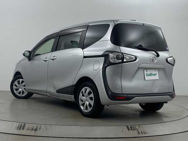 トヨタ シエンタ G 埼玉県 2015(平27)年 2.3万km シルバーM トヨタセーフティセンス/純正メモリナビ(型式：NSCP-W64)/CD/DVD/Bluetooth/フルセグ/ビルトインETC/前後ドライづレコーダー/両側パワースライドドア/HIDヘッドライト/フォグランプ/プッシュスタート/スマートキー/スペアキー1本