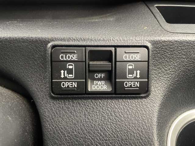 トヨタ シエンタ G 埼玉県 2015(平27)年 2.3万km シルバーM トヨタセーフティセンス/純正メモリナビ(型式：NSCP-W64)/CD/DVD/Bluetooth/フルセグ/ビルトインETC/前後ドライづレコーダー/両側パワースライドドア/HIDヘッドライト/フォグランプ/プッシュスタート/スマートキー/スペアキー1本