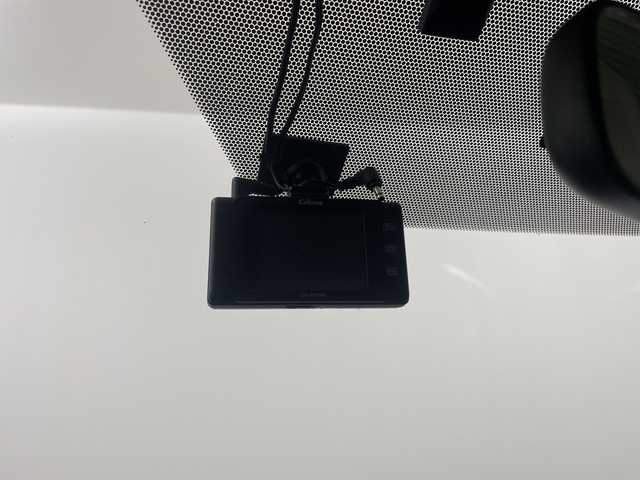 トヨタ シエンタ G 埼玉県 2015(平27)年 2.3万km シルバーM トヨタセーフティセンス/純正メモリナビ(型式：NSCP-W64)/CD/DVD/Bluetooth/フルセグ/ビルトインETC/前後ドライづレコーダー/両側パワースライドドア/HIDヘッドライト/フォグランプ/プッシュスタート/スマートキー/スペアキー1本