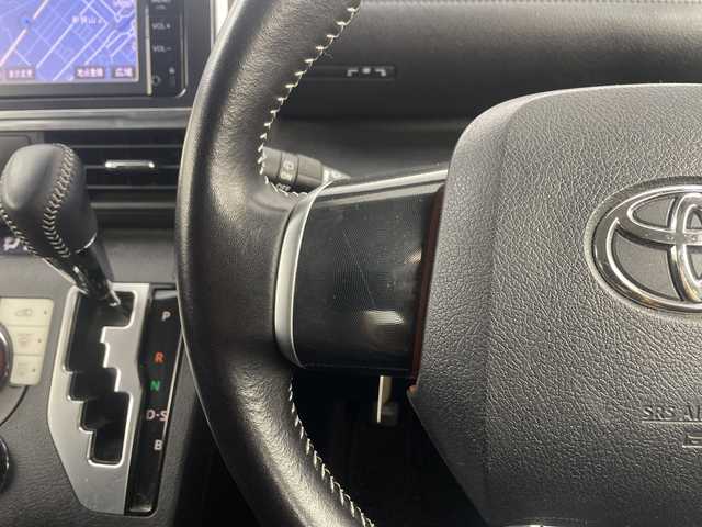 トヨタ シエンタ G 埼玉県 2015(平27)年 2.3万km シルバーM トヨタセーフティセンス/純正メモリナビ(型式：NSCP-W64)/CD/DVD/Bluetooth/フルセグ/ビルトインETC/前後ドライづレコーダー/両側パワースライドドア/HIDヘッドライト/フォグランプ/プッシュスタート/スマートキー/スペアキー1本