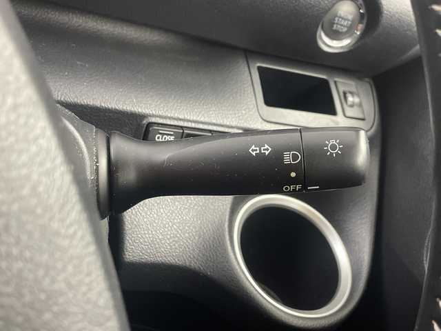 トヨタ シエンタ G 埼玉県 2015(平27)年 2.3万km シルバーM トヨタセーフティセンス/純正メモリナビ(型式：NSCP-W64)/CD/DVD/Bluetooth/フルセグ/ビルトインETC/前後ドライづレコーダー/両側パワースライドドア/HIDヘッドライト/フォグランプ/プッシュスタート/スマートキー/スペアキー1本