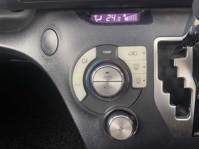 トヨタ シエンタ G 埼玉県 2015(平27)年 2.3万km シルバーM トヨタセーフティセンス/純正メモリナビ(型式：NSCP-W64)/CD/DVD/Bluetooth/フルセグ/ビルトインETC/前後ドライづレコーダー/両側パワースライドドア/HIDヘッドライト/フォグランプ/プッシュスタート/スマートキー/スペアキー1本