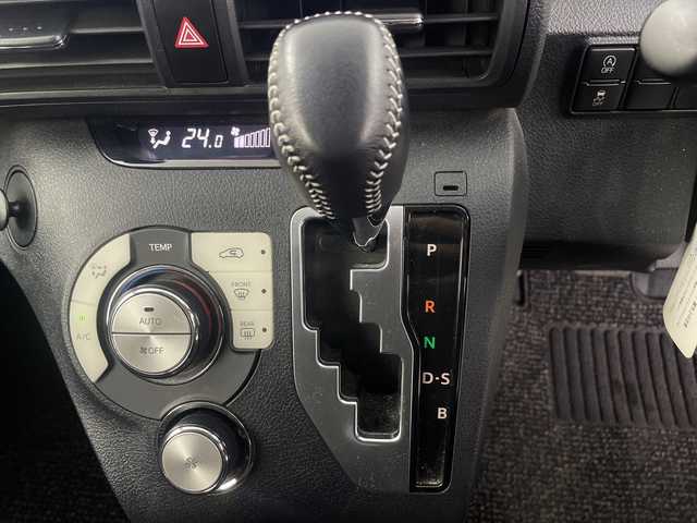 トヨタ シエンタ G 埼玉県 2015(平27)年 2.3万km シルバーM トヨタセーフティセンス/純正メモリナビ(型式：NSCP-W64)/CD/DVD/Bluetooth/フルセグ/ビルトインETC/前後ドライづレコーダー/両側パワースライドドア/HIDヘッドライト/フォグランプ/プッシュスタート/スマートキー/スペアキー1本