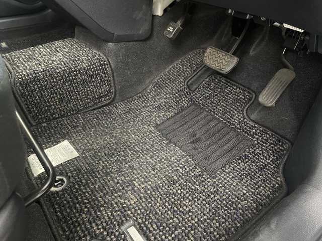 トヨタ シエンタ G 埼玉県 2015(平27)年 2.3万km シルバーM トヨタセーフティセンス/純正メモリナビ(型式：NSCP-W64)/CD/DVD/Bluetooth/フルセグ/ビルトインETC/前後ドライづレコーダー/両側パワースライドドア/HIDヘッドライト/フォグランプ/プッシュスタート/スマートキー/スペアキー1本