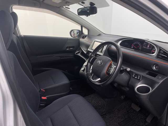 トヨタ シエンタ G 埼玉県 2015(平27)年 2.3万km シルバーM トヨタセーフティセンス/純正メモリナビ(型式：NSCP-W64)/CD/DVD/Bluetooth/フルセグ/ビルトインETC/前後ドライづレコーダー/両側パワースライドドア/HIDヘッドライト/フォグランプ/プッシュスタート/スマートキー/スペアキー1本