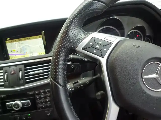 メルセデス・ベンツ Ｅ２５０ ブルーエフィシェンシー W AVG 和歌山県 2013(平25)年 11万km シルバー 純正ナビ/　BT/TV/CD/DVD/AM/FM/バックカメラ/前席パワーシート/シートメモリ/全席シートヒーター/純正18インチアルミホイール/HIDオートライト/パドルシフト/純正ETC/スマートキー/スペアキーX1/取扱説明書/保証書