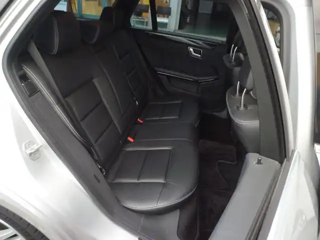 メルセデス・ベンツ Ｅ２５０ ブルーエフィシェンシー W AVG 和歌山県 2013(平25)年 11万km シルバー 純正ナビ/　BT/TV/CD/DVD/AM/FM/バックカメラ/前席パワーシート/シートメモリ/全席シートヒーター/純正18インチアルミホイール/HIDオートライト/パドルシフト/純正ETC/スマートキー/スペアキーX1/取扱説明書/保証書