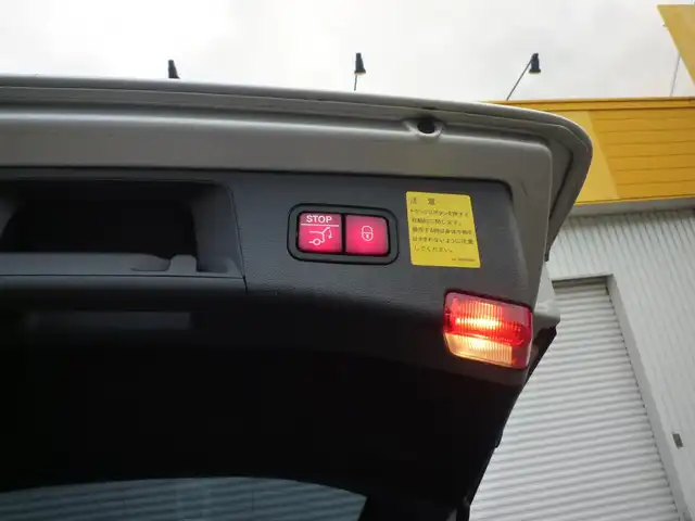 メルセデス・ベンツ Ｅ２５０ ブルーエフィシェンシー W AVG 和歌山県 2013(平25)年 11万km シルバー 純正ナビ/　BT/TV/CD/DVD/AM/FM/バックカメラ/前席パワーシート/シートメモリ/全席シートヒーター/純正18インチアルミホイール/HIDオートライト/パドルシフト/純正ETC/スマートキー/スペアキーX1/取扱説明書/保証書