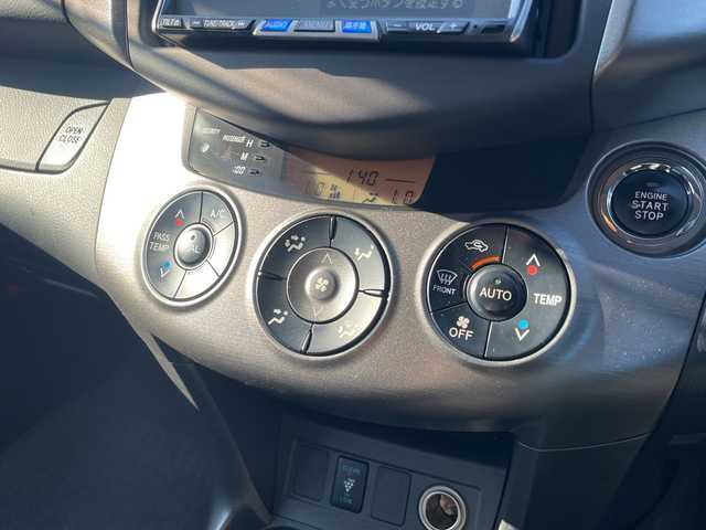 トヨタ ＲＡＶ４ スタイル 千葉県 2010(平22)年 14.2万km シルバーM 社外ナビ/・CD/DVD/HIDヘッドライト/フォグライト/オートライト/純正ETC/クルーズコントロール/スマートキー/スペアキー