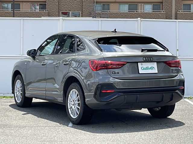 アウディ アウディ Ｑ３ SB 35TDIクワトロ Sライン 秋田県 2023(令5)年 7.1万km グレー メーカー純正ナビ/・BT/・USB/・ラジオ/クルーズコントロール/横滑り防止装置/アイドリングストップ/ステアリングスイッチ/パドルシフト/オートライト/電動格納ミラー/全席オートウィンドウ/シートヒーター/純正フロアマット/ETC2.0/ドライブレコーダー/純正AW組夏タイヤ積載