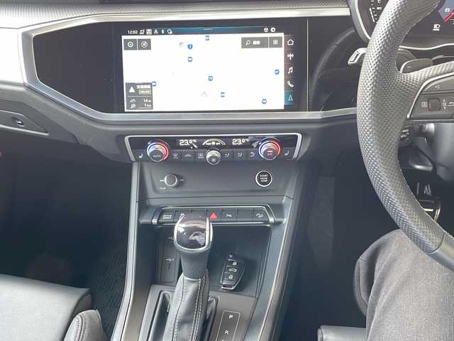 アウディ アウディ Ｑ３ SB 35TDIクワトロ Sライン 秋田県 2023(令5)年 7.1万km グレー メーカー純正ナビ/・BT/・USB/・ラジオ/クルーズコントロール/横滑り防止装置/アイドリングストップ/ステアリングスイッチ/パドルシフト/オートライト/電動格納ミラー/全席オートウィンドウ/シートヒーター/純正フロアマット/ETC2.0/ドライブレコーダー/純正AW組夏タイヤ積載