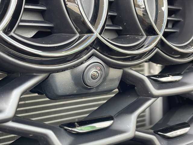 アウディ アウディ Ｑ３ SB 35TDIクワトロ Sライン 秋田県 2023(令5)年 7.1万km グレー メーカー純正ナビ/・BT/・USB/・ラジオ/クルーズコントロール/横滑り防止装置/アイドリングストップ/ステアリングスイッチ/パドルシフト/オートライト/電動格納ミラー/全席オートウィンドウ/シートヒーター/純正フロアマット/ETC2.0/ドライブレコーダー/純正AW組夏タイヤ積載