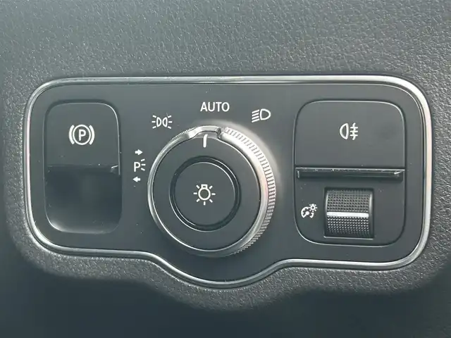 メルセデス・ベンツ Ｂ１８０ AMGライン 福岡県 2020(令2)年 2.9万km イリジウムシルバー レーダーセーフティパッケージ/アダプティブクルーズコントロール/ハーフレザーシート/シートヒーター/純正HDDナビ/フルセグテレビ/ＬＥＤヘッドライト/純正前方ドライブレコーダー/ワイヤレス充電/電動バックドア/禁煙車/パワーシート