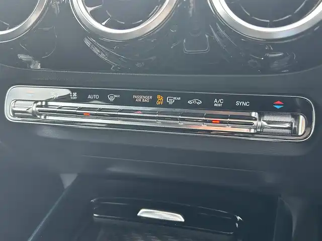 メルセデス・ベンツ Ｂ１８０ AMGライン 福岡県 2020(令2)年 2.9万km イリジウムシルバー レーダーセーフティパッケージ/アダプティブクルーズコントロール/ハーフレザーシート/シートヒーター/純正HDDナビ/フルセグテレビ/ＬＥＤヘッドライト/純正前方ドライブレコーダー/ワイヤレス充電/電動バックドア/禁煙車/パワーシート