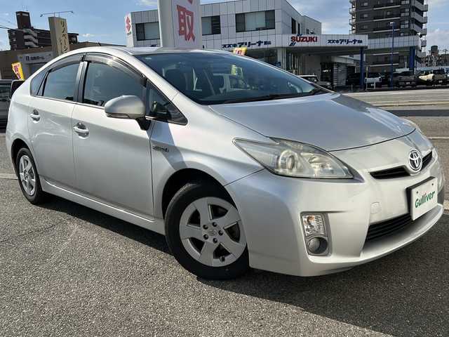 トヨタ プリウス S 富山県 2011(平23)年 13.8万km シルバーM ワンオーナー/スマートキー×３/純正HDDナビ(NHZN-W61G)/DVD/BT/フルセグTV/バックカメラ/ビルトインETC/プッシュスタート/純正フロアマット/ドアバイザー/ステアリングスイッチ/ヘッドライトレベライザー/電格ウィンカーミラー/オートライト/フォグランプ/オートライト/Wサイドエアバッグ/スタッドレス積込(195/65R15)/保証書・取説・ナビ取説