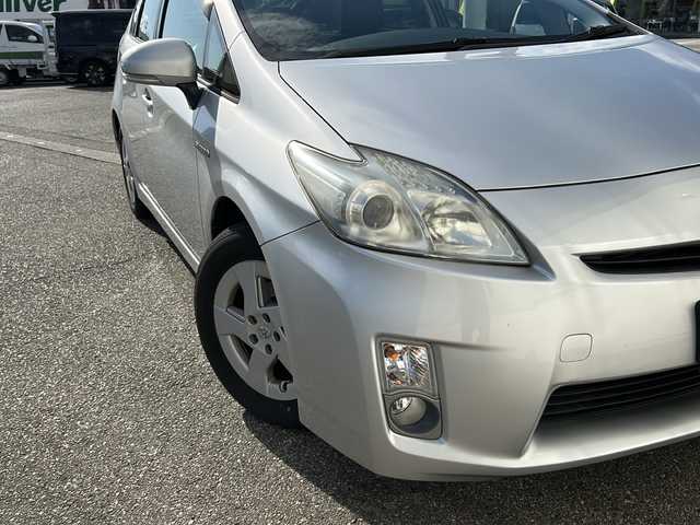 トヨタ プリウス S 富山県 2011(平23)年 13.8万km シルバーM ワンオーナー/スマートキー×３/純正HDDナビ(NHZN-W61G)/DVD/BT/フルセグTV/バックカメラ/ビルトインETC/プッシュスタート/純正フロアマット/ドアバイザー/ステアリングスイッチ/ヘッドライトレベライザー/電格ウィンカーミラー/オートライト/フォグランプ/オートライト/Wサイドエアバッグ/スタッドレス積込(195/65R15)/保証書・取説・ナビ取説