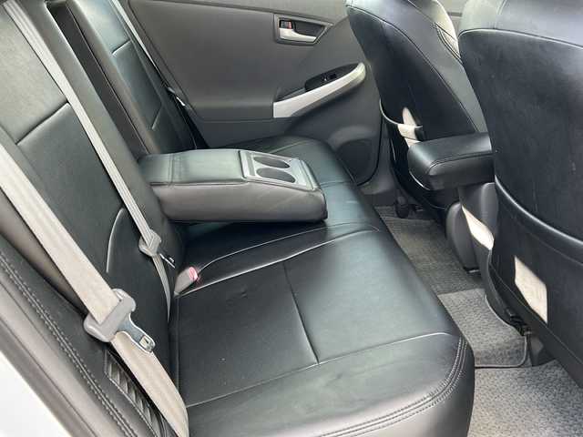 トヨタ プリウス S 富山県 2011(平23)年 13.8万km シルバーM ワンオーナー/スマートキー×３/純正HDDナビ(NHZN-W61G)/DVD/BT/フルセグTV/バックカメラ/ビルトインETC/プッシュスタート/純正フロアマット/ドアバイザー/ステアリングスイッチ/ヘッドライトレベライザー/電格ウィンカーミラー/オートライト/フォグランプ/オートライト/Wサイドエアバッグ/スタッドレス積込(195/65R15)/保証書・取説・ナビ取説