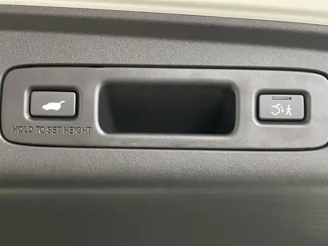 ホンダ ＺＲ－Ｖ ハイブリッド e:HEV X 鹿児島県 2023(令5)年 1万km プラチナホワイトパール 禁煙車/純正11インチGathersナビ/　・Bluetooth/　・AppleCarPlay/　・AndroidAuto/　・CD/DVD/　・フルセグTV/　・AM/FM/ホンダセンシング/　・クルーズコントロール(追従走行あり)/　・レーンキープアシスト/　・ブラインドスポットモニター/　・オートマチックハイビーム/バックカメラ/ETC/前後コーナーセンサー/電動パーキングブレーキ/ブレーキホールド/全席オートパワーウィンドウ/オートワイパー/シートヒーター/電動格納ミラー/ボタン式シフト/パドルシフト/ステアリングリモコン