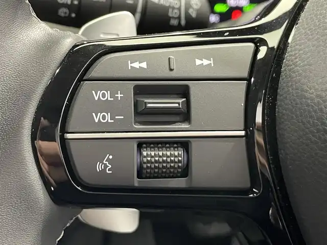 ホンダ ＺＲ－Ｖ ハイブリッド e:HEV X 鹿児島県 2023(令5)年 1万km プラチナホワイトパール 禁煙車/純正11インチGathersナビ/　・Bluetooth/　・AppleCarPlay/　・AndroidAuto/　・CD/DVD/　・フルセグTV/　・AM/FM/ホンダセンシング/　・クルーズコントロール(追従走行あり)/　・レーンキープアシスト/　・ブラインドスポットモニター/　・オートマチックハイビーム/バックカメラ/ETC/前後コーナーセンサー/電動パーキングブレーキ/ブレーキホールド/全席オートパワーウィンドウ/オートワイパー/シートヒーター/電動格納ミラー/ボタン式シフト/パドルシフト/ステアリングリモコン