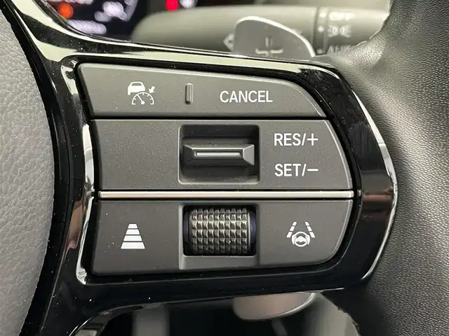 ホンダ ＺＲ－Ｖ ハイブリッド e:HEV X 鹿児島県 2023(令5)年 1万km プラチナホワイトパール 禁煙車/純正11インチGathersナビ/　・Bluetooth/　・AppleCarPlay/　・AndroidAuto/　・CD/DVD/　・フルセグTV/　・AM/FM/ホンダセンシング/　・クルーズコントロール(追従走行あり)/　・レーンキープアシスト/　・ブラインドスポットモニター/　・オートマチックハイビーム/バックカメラ/ETC/前後コーナーセンサー/電動パーキングブレーキ/ブレーキホールド/全席オートパワーウィンドウ/オートワイパー/シートヒーター/電動格納ミラー/ボタン式シフト/パドルシフト/ステアリングリモコン