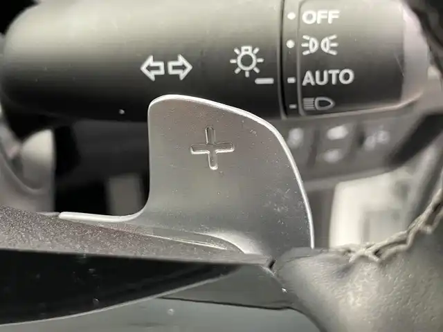 ホンダ ＺＲ－Ｖ ハイブリッド e:HEV X 鹿児島県 2023(令5)年 1万km プラチナホワイトパール 禁煙車/純正11インチGathersナビ/　・Bluetooth/　・AppleCarPlay/　・AndroidAuto/　・CD/DVD/　・フルセグTV/　・AM/FM/ホンダセンシング/　・クルーズコントロール(追従走行あり)/　・レーンキープアシスト/　・ブラインドスポットモニター/　・オートマチックハイビーム/バックカメラ/ETC/前後コーナーセンサー/電動パーキングブレーキ/ブレーキホールド/全席オートパワーウィンドウ/オートワイパー/シートヒーター/電動格納ミラー/ボタン式シフト/パドルシフト/ステアリングリモコン