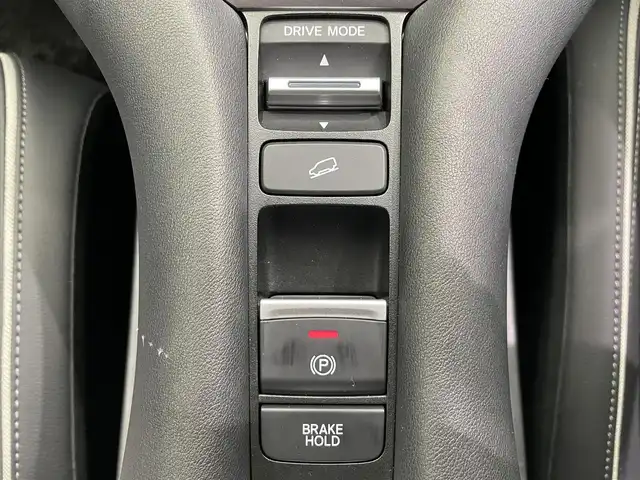 ホンダ ＺＲ－Ｖ ハイブリッド e:HEV X 鹿児島県 2023(令5)年 1万km プラチナホワイトパール 禁煙車/純正11インチGathersナビ/　・Bluetooth/　・AppleCarPlay/　・AndroidAuto/　・CD/DVD/　・フルセグTV/　・AM/FM/ホンダセンシング/　・クルーズコントロール(追従走行あり)/　・レーンキープアシスト/　・ブラインドスポットモニター/　・オートマチックハイビーム/バックカメラ/ETC/前後コーナーセンサー/電動パーキングブレーキ/ブレーキホールド/全席オートパワーウィンドウ/オートワイパー/シートヒーター/電動格納ミラー/ボタン式シフト/パドルシフト/ステアリングリモコン