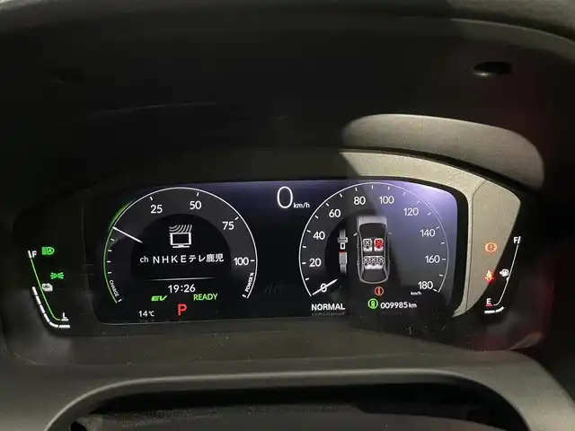 ホンダ ＺＲ－Ｖ ハイブリッド e:HEV X 鹿児島県 2023(令5)年 1万km プラチナホワイトパール 禁煙車/純正11インチGathersナビ/　・Bluetooth/　・AppleCarPlay/　・AndroidAuto/　・CD/DVD/　・フルセグTV/　・AM/FM/ホンダセンシング/　・クルーズコントロール(追従走行あり)/　・レーンキープアシスト/　・ブラインドスポットモニター/　・オートマチックハイビーム/バックカメラ/ETC/前後コーナーセンサー/電動パーキングブレーキ/ブレーキホールド/全席オートパワーウィンドウ/オートワイパー/シートヒーター/電動格納ミラー/ボタン式シフト/パドルシフト/ステアリングリモコン