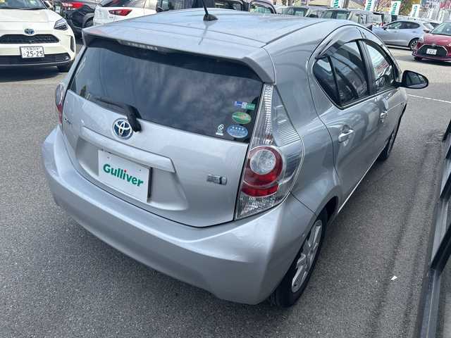 トヨタ アクア G 大阪府 2013(平25)年 4.8万km シルバーM シートヒーター/バックカメラ/ディーラーナビ/CD/DVD/Bluetooth/ETC/ドラレコ/スマートキー/スペア1/AAC/取・保/オートLEDヘッドライト