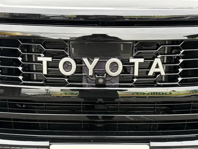 トヨタ ハイラックス Z GRスポーツ 三重県 2024(令6)年 0.2万km アティチュードブラックマイカ ワンオーナー/登録時走行距離１８９６km/ディーゼル車/トヨタセーフティセンス/　・プリクラッシュセーフティ/　・レーンディパーチャーアラート/　・ロードサインアシスト/　・レーダークルーズコントロール/純正メーカーナビ/　・AppleCarPlay /　・Bluetooth/　・USB /　・MiraCast/GRSPORT専用アルミホイール/レッド塗装ブレーキキャリパー(GRロゴ付)/パノラミックビューモニター/社外デジタルインナーミラー(前後録画機能付き)/クリアランスソナー/荷台トノカバー/スマートキーx２/プッシュスタート/パドルシフト/GRSPORT専用本革巻きステアリングホイール/革巻きシフトノブ/ステアリングスイッチ/ハーフレザーシート(GR刺繍ロゴ付)/パワーシート/LEDヘッドライト/LEDフォグライト/リアフォグライト/オートライト/電動格納ミラー/ウィンカーミラー/オールシーズンマット/スペアタイヤ/アイドリングストップ/横滑り防止機能/サイド/カーテン/ニーエアバック