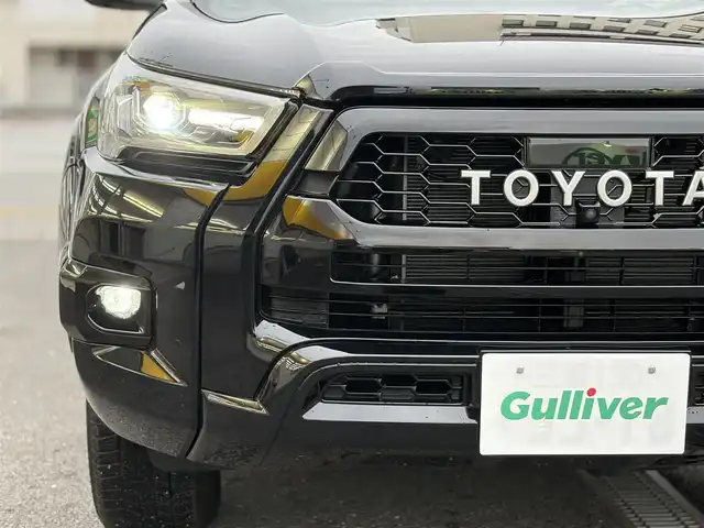 トヨタ ハイラックス Z GRスポーツ 三重県 2024(令6)年 0.2万km アティチュードブラックマイカ ワンオーナー/登録時走行距離１８９６km/ディーゼル車/トヨタセーフティセンス/　・プリクラッシュセーフティ/　・レーンディパーチャーアラート/　・ロードサインアシスト/　・レーダークルーズコントロール/純正メーカーナビ/　・AppleCarPlay /　・Bluetooth/　・USB /　・MiraCast/GRSPORT専用アルミホイール/レッド塗装ブレーキキャリパー(GRロゴ付)/パノラミックビューモニター/社外デジタルインナーミラー(前後録画機能付き)/クリアランスソナー/荷台トノカバー/スマートキーx２/プッシュスタート/パドルシフト/GRSPORT専用本革巻きステアリングホイール/革巻きシフトノブ/ステアリングスイッチ/ハーフレザーシート(GR刺繍ロゴ付)/パワーシート/LEDヘッドライト/LEDフォグライト/リアフォグライト/オートライト/電動格納ミラー/ウィンカーミラー/オールシーズンマット/スペアタイヤ/アイドリングストップ/横滑り防止機能/サイド/カーテン/ニーエアバック