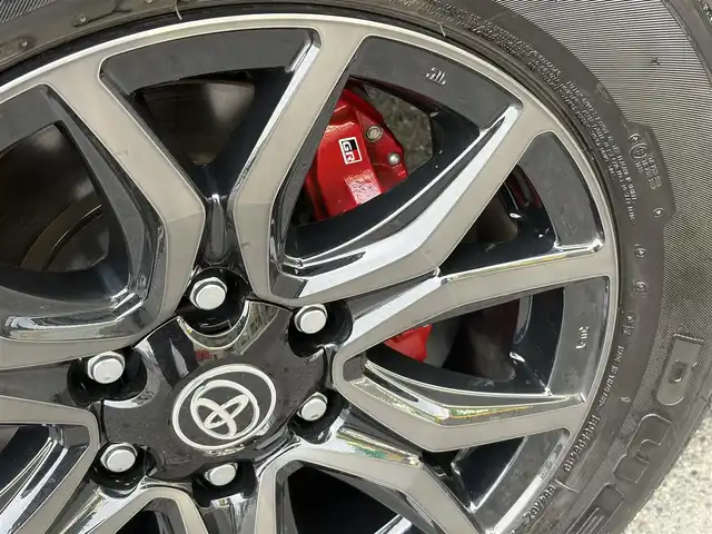 トヨタ ハイラックス Z GRスポーツ 三重県 2024(令6)年 0.2万km アティチュードブラックマイカ ワンオーナー/登録時走行距離１８９６km/ディーゼル車/トヨタセーフティセンス/　・プリクラッシュセーフティ/　・レーンディパーチャーアラート/　・ロードサインアシスト/　・レーダークルーズコントロール/純正メーカーナビ/　・AppleCarPlay /　・Bluetooth/　・USB /　・MiraCast/GRSPORT専用アルミホイール/レッド塗装ブレーキキャリパー(GRロゴ付)/パノラミックビューモニター/社外デジタルインナーミラー(前後録画機能付き)/クリアランスソナー/荷台トノカバー/スマートキーx２/プッシュスタート/パドルシフト/GRSPORT専用本革巻きステアリングホイール/革巻きシフトノブ/ステアリングスイッチ/ハーフレザーシート(GR刺繍ロゴ付)/パワーシート/LEDヘッドライト/LEDフォグライト/リアフォグライト/オートライト/電動格納ミラー/ウィンカーミラー/オールシーズンマット/スペアタイヤ/アイドリングストップ/横滑り防止機能/サイド/カーテン/ニーエアバック
