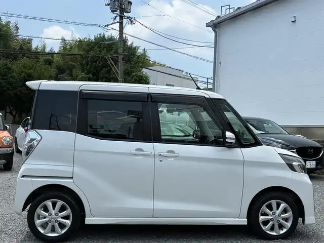 日産 デイズ ルークス ハイウェイスターX 熊本県 2017(平29)年 4万km ホワイトパール 純正ナビ（MJ117D-W）/【フルセグTV/CD/Bluetooth/ラジオ】/アラウンドビューモニター/エマージェンシーブレーキ/片側パワースライドドア/アイドリングストップ/リヤサーキュレーター/リヤサンシェード/純正14インチAW/ETC/オートLEDヘッドライト/オートハイビーム/フォグランプ/横滑り防止機能/純正フロアマット/純正ドアバイザー/革巻きステアリング/保証書/取扱説明書