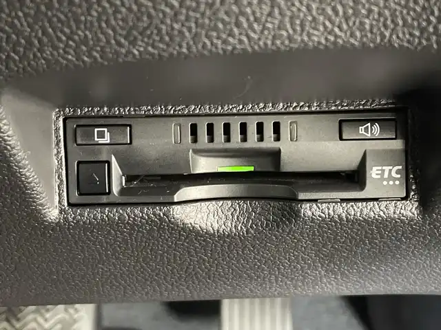 トヨタ プリウス Sツーリングセレクション 栃木県 2019(平31)年 1.8万km ホワイトパールクリスタルシャイン 純正ナビ/　(CD/DVD/Bluetooth/フルセグV)/バックカメラ/モデリスタ風エアロ/トヨタセーフティセンス/・プリクラッシュセーフティ/・レーントレーシングアシスト/・レーンディパーチャーアラート/・ロードサインアシスト/・レーダークルーズコントロール/・オートマチックハイビーム/・先行車発進アラーム/ETC/前後ドラレコ/前席シートヒーター/禁煙車/LEDヘッドライト/スマートキー/純正AW/純正フロアマット