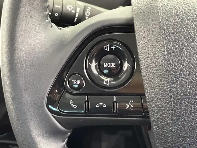 トヨタ プリウス Sツーリングセレクション 栃木県 2019(平31)年 1.8万km ホワイトパールクリスタルシャイン 純正ナビ/　(CD/DVD/Bluetooth/フルセグV)/バックカメラ/モデリスタ風エアロ/トヨタセーフティセンス/・プリクラッシュセーフティ/・レーントレーシングアシスト/・レーンディパーチャーアラート/・ロードサインアシスト/・レーダークルーズコントロール/・オートマチックハイビーム/・先行車発進アラーム/ETC/前後ドラレコ/前席シートヒーター/禁煙車/LEDヘッドライト/スマートキー/純正AW/純正フロアマット