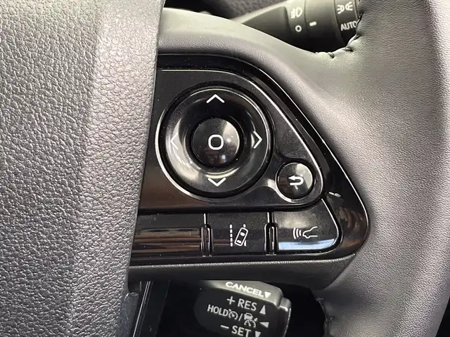 トヨタ プリウス Sツーリングセレクション 栃木県 2019(平31)年 1.8万km ホワイトパールクリスタルシャイン 純正ナビ/　(CD/DVD/Bluetooth/フルセグV)/バックカメラ/モデリスタ風エアロ/トヨタセーフティセンス/・プリクラッシュセーフティ/・レーントレーシングアシスト/・レーンディパーチャーアラート/・ロードサインアシスト/・レーダークルーズコントロール/・オートマチックハイビーム/・先行車発進アラーム/ETC/前後ドラレコ/前席シートヒーター/禁煙車/LEDヘッドライト/スマートキー/純正AW/純正フロアマット