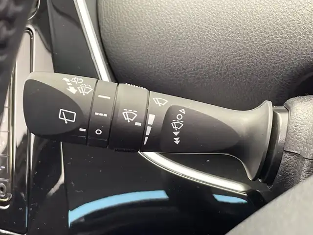 トヨタ プリウス Sツーリングセレクション 栃木県 2019(平31)年 1.8万km ホワイトパールクリスタルシャイン 純正ナビ/　(CD/DVD/Bluetooth/フルセグV)/バックカメラ/モデリスタ風エアロ/トヨタセーフティセンス/・プリクラッシュセーフティ/・レーントレーシングアシスト/・レーンディパーチャーアラート/・ロードサインアシスト/・レーダークルーズコントロール/・オートマチックハイビーム/・先行車発進アラーム/ETC/前後ドラレコ/前席シートヒーター/禁煙車/LEDヘッドライト/スマートキー/純正AW/純正フロアマット