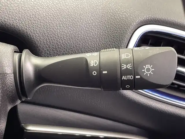 トヨタ プリウス Sツーリングセレクション 栃木県 2019(平31)年 1.8万km ホワイトパールクリスタルシャイン 純正ナビ/　(CD/DVD/Bluetooth/フルセグV)/バックカメラ/モデリスタ風エアロ/トヨタセーフティセンス/・プリクラッシュセーフティ/・レーントレーシングアシスト/・レーンディパーチャーアラート/・ロードサインアシスト/・レーダークルーズコントロール/・オートマチックハイビーム/・先行車発進アラーム/ETC/前後ドラレコ/前席シートヒーター/禁煙車/LEDヘッドライト/スマートキー/純正AW/純正フロアマット