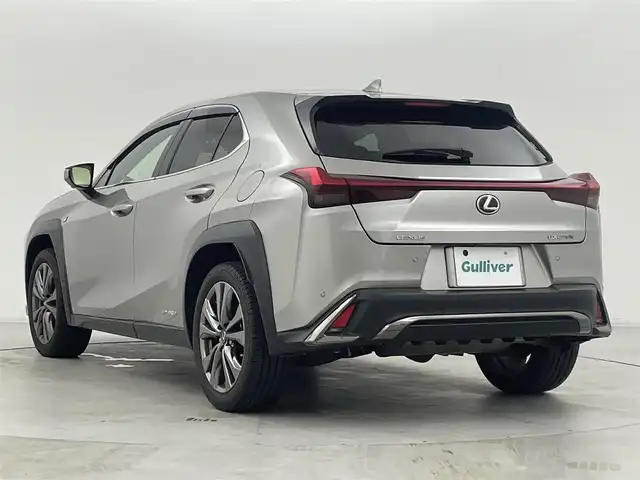 レクサス ＵＸ 250h Fスポーツ 群馬県 2021(令3)年 3.2万km ソニックチタニウム 三眼LEDヘッドライト/・アダプティブハイビームシステム/・ヘッドランプクリーナー/パノラミックビューモニター/ブラインドスポットモニター/カラーヘッドアップディスプレイ/ムーンルーフ(チルト＆アウタースライド式)/＝＝＝＝＝＝＝＝＝＝＝＝＝＝＝＝＝＝/純正10.3インチワイドディスプレイナビ/(フルセグTV/CD/DVD/AUX/USB/Bluetooth/Miracast/Apple CarPlay/Android Auto)/Lexus Safety System＋/・プリクラッシュセーフティ/・レーントレーシングアシスト/・オートマチックハイビーム/・レーダークルーズコントロール/・ロードサインアシスト/・先行車発進告知機能/パワーバックドア/ステアリングヒーター/純正ビルトインETC2.0