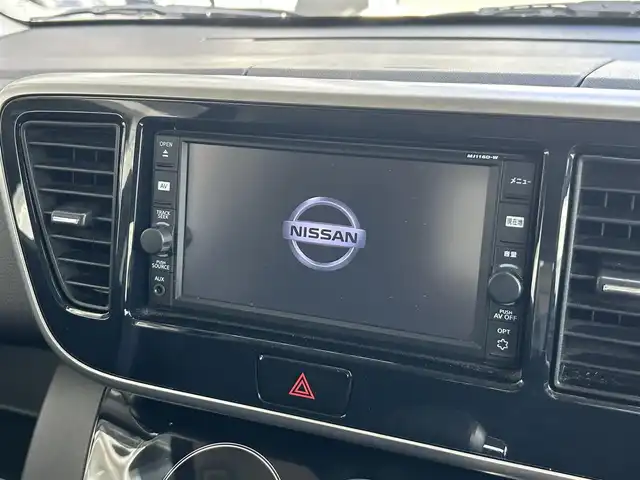 日産 デイズ ルークス ハイウェイスターX Gパッケージ 静岡県 2017(平29)年 6.1万km ホワイトパール 純正7インチナビ/（CD/FM/AM/Bluetooth/iPod/SD/ウォークマン）/フルセグTV/オートライト/オートハイビーム/全周囲カメラ/フルフラットシート/両側電動スライドドア/LEDヘッドライト/ベンチシート/純正フロアマット/衝突軽減システム/横滑り防止システム/純正15AW