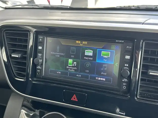 日産 デイズ ルークス ハイウェイスターX Gパッケージ 静岡県 2017(平29)年 6.1万km ホワイトパール 純正7インチナビ/（CD/FM/AM/Bluetooth/iPod/SD/ウォークマン）/フルセグTV/オートライト/オートハイビーム/全周囲カメラ/フルフラットシート/両側電動スライドドア/LEDヘッドライト/ベンチシート/純正フロアマット/衝突軽減システム/横滑り防止システム/純正15AW