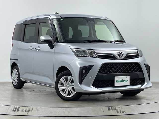 トヨタ ルーミー G 埼玉県 2023(令5)年 0.6万km ブライトシルバーM 純正ナビ　NMZK-W73D/(Bluetooth/USB/CD/DVD/AM/FM)/地デジフルセグ/バックカメラ/ETC2.0/前後ドライブレコーダー/衝突軽減ブレーキ/アイドリングストップ/クリアランスソナー/パワーモード/プッシュスタート/ステアリングリモコン/両側パワースライドドア/フロントフォグランプ/ウィンカーミラー/電動格納ミラー/社外フロアマット/純正ドアバイザー