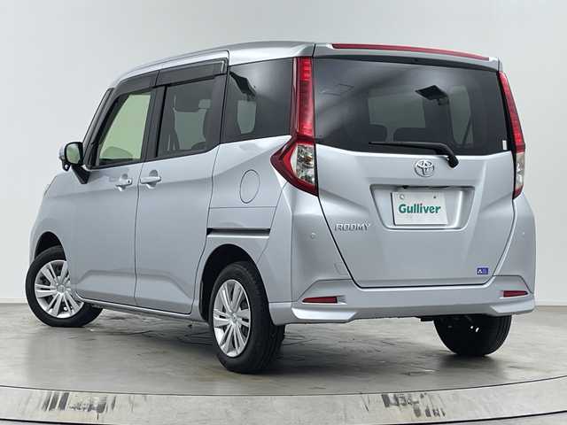 トヨタ ルーミー G 埼玉県 2023(令5)年 0.6万km ブライトシルバーM 純正ナビ　NMZK-W73D/(Bluetooth/USB/CD/DVD/AM/FM)/地デジフルセグ/バックカメラ/ETC2.0/前後ドライブレコーダー/衝突軽減ブレーキ/アイドリングストップ/クリアランスソナー/パワーモード/プッシュスタート/ステアリングリモコン/両側パワースライドドア/フロントフォグランプ/ウィンカーミラー/電動格納ミラー/社外フロアマット/純正ドアバイザー