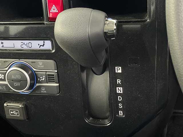 トヨタ ルーミー G 埼玉県 2023(令5)年 0.6万km ブライトシルバーM 純正ナビ　NMZK-W73D/(Bluetooth/USB/CD/DVD/AM/FM)/地デジフルセグ/バックカメラ/ETC2.0/前後ドライブレコーダー/衝突軽減ブレーキ/アイドリングストップ/クリアランスソナー/パワーモード/プッシュスタート/ステアリングリモコン/両側パワースライドドア/フロントフォグランプ/ウィンカーミラー/電動格納ミラー/社外フロアマット/純正ドアバイザー