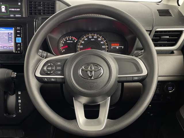 トヨタ ルーミー G 埼玉県 2023(令5)年 0.6万km ブライトシルバーM 純正ナビ　NMZK-W73D/(Bluetooth/USB/CD/DVD/AM/FM)/地デジフルセグ/バックカメラ/ETC2.0/前後ドライブレコーダー/衝突軽減ブレーキ/アイドリングストップ/クリアランスソナー/パワーモード/プッシュスタート/ステアリングリモコン/両側パワースライドドア/フロントフォグランプ/ウィンカーミラー/電動格納ミラー/社外フロアマット/純正ドアバイザー