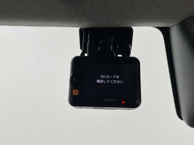 トヨタ ルーミー G 埼玉県 2023(令5)年 0.6万km ブライトシルバーM 純正ナビ　NMZK-W73D/(Bluetooth/USB/CD/DVD/AM/FM)/地デジフルセグ/バックカメラ/ETC2.0/前後ドライブレコーダー/衝突軽減ブレーキ/アイドリングストップ/クリアランスソナー/パワーモード/プッシュスタート/ステアリングリモコン/両側パワースライドドア/フロントフォグランプ/ウィンカーミラー/電動格納ミラー/社外フロアマット/純正ドアバイザー