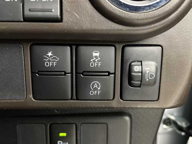 トヨタ ルーミー G 埼玉県 2023(令5)年 0.6万km ブライトシルバーM 純正ナビ　NMZK-W73D/(Bluetooth/USB/CD/DVD/AM/FM)/地デジフルセグ/バックカメラ/ETC2.0/前後ドライブレコーダー/衝突軽減ブレーキ/アイドリングストップ/クリアランスソナー/パワーモード/プッシュスタート/ステアリングリモコン/両側パワースライドドア/フロントフォグランプ/ウィンカーミラー/電動格納ミラー/社外フロアマット/純正ドアバイザー