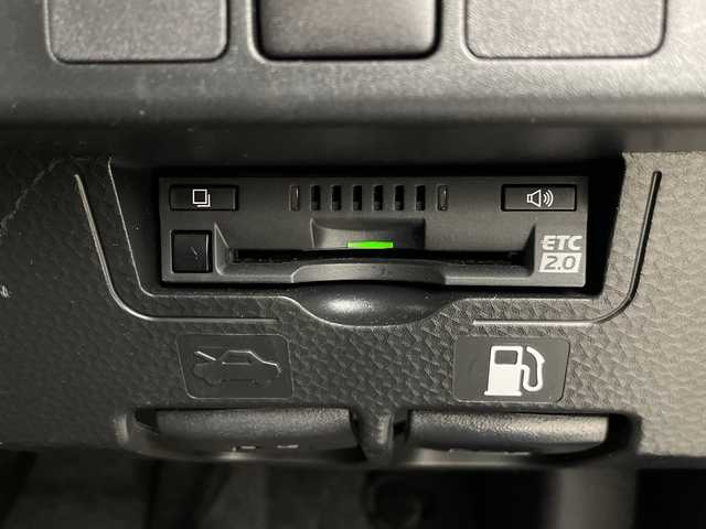 トヨタ ルーミー G 埼玉県 2023(令5)年 0.6万km ブライトシルバーM 純正ナビ　NMZK-W73D/(Bluetooth/USB/CD/DVD/AM/FM)/地デジフルセグ/バックカメラ/ETC2.0/前後ドライブレコーダー/衝突軽減ブレーキ/アイドリングストップ/クリアランスソナー/パワーモード/プッシュスタート/ステアリングリモコン/両側パワースライドドア/フロントフォグランプ/ウィンカーミラー/電動格納ミラー/社外フロアマット/純正ドアバイザー