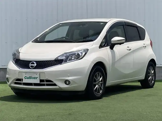日産 ノート XVセレ +セーフⅡ 香川県 2016(平28)年 6.8万km ブリリアントホワイトパール 純正SDナビ（AM/FM/Bluetooth）/アラウンドビュー/フルセグTV/横滑り防止装置/衝突被害軽減ブレーキ/車線逸脱警報/ETC/ドライブレコーダー/アイドリングストップ/オートライト/純正フロアマット