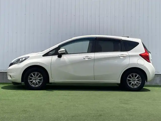 日産 ノート XVセレ +セーフⅡ 香川県 2016(平28)年 6.8万km ブリリアントホワイトパール 純正SDナビ（AM/FM/Bluetooth）/アラウンドビュー/フルセグTV/横滑り防止装置/衝突被害軽減ブレーキ/車線逸脱警報/ETC/ドライブレコーダー/アイドリングストップ/オートライト/純正フロアマット